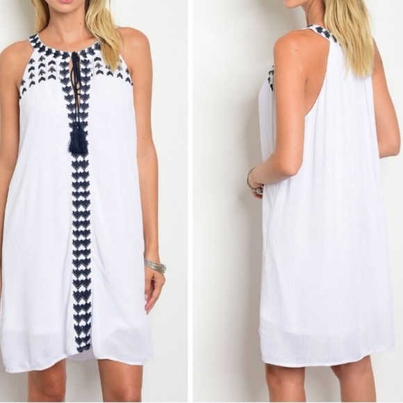 ❣️ Sale was 45$ down sizing ❣️ Embroidered tassel dress - Picture 2 of 8